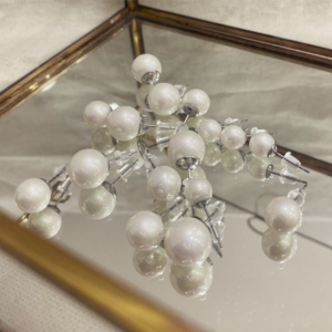 Pearls studs
